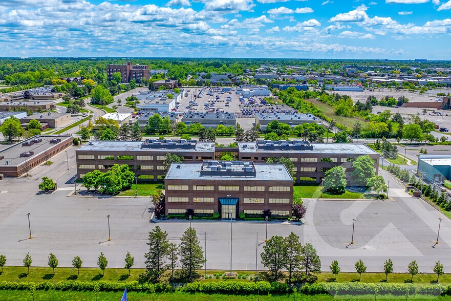 769 Chicago Rd, Troy, MI à louer - Photo de l’immeuble – Image 1 sur 1