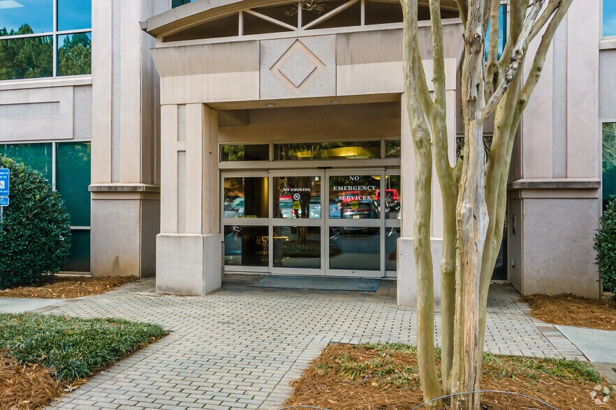 100 Stoneforest Dr, Woodstock, GA à louer - Photo de l’immeuble – Image 2 sur 4