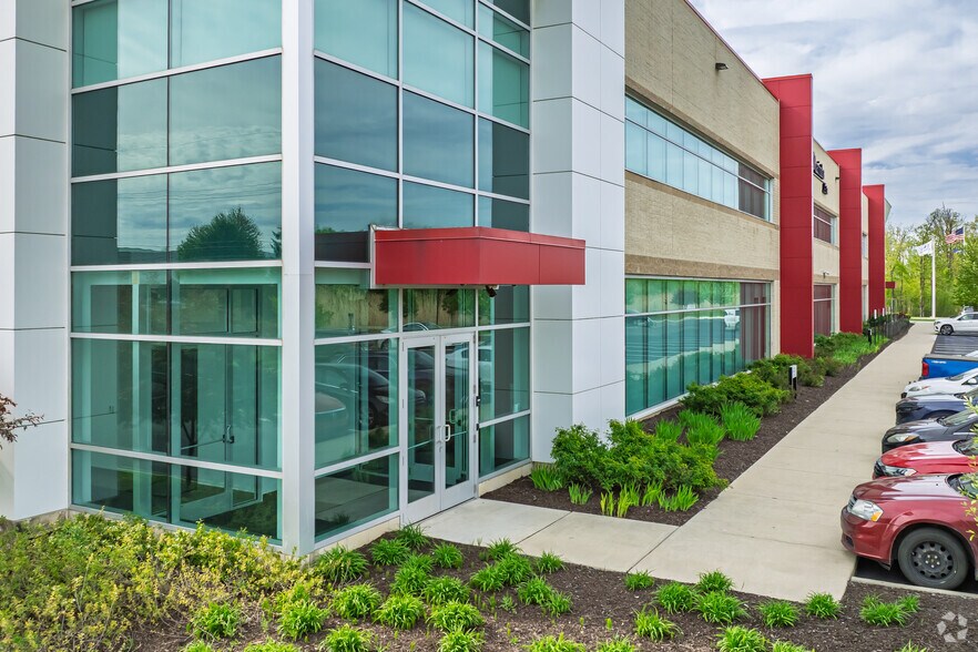 41150 Van Born Rd, Canton, MI à louer - Photo de l’immeuble – Image 2 sur 6