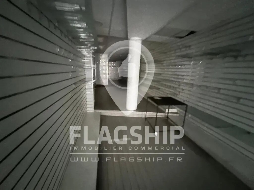 Local commercial dans Suresnes à louer Photo de l’immeuble– Image 1 sur 9