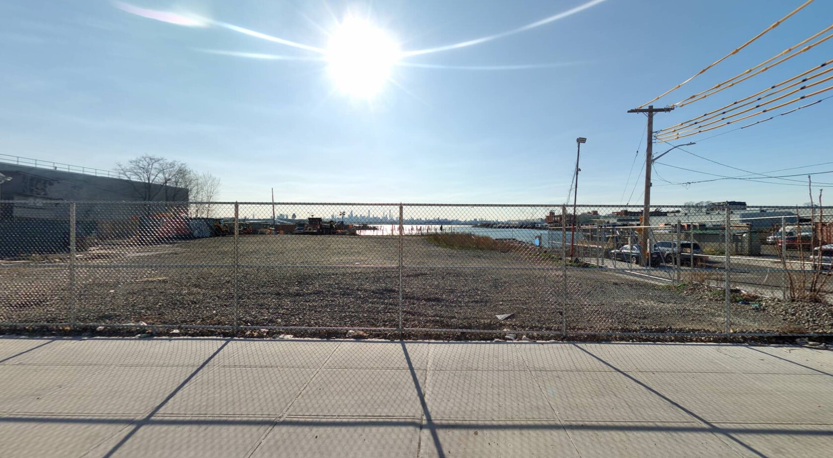 20-08 119th Street, College Point, NY à louer Photo de l’immeuble– Image 1 sur 3