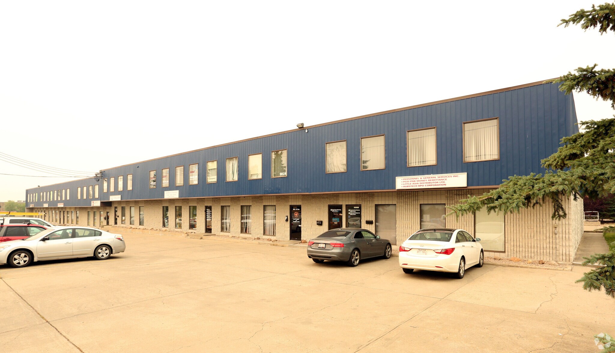 9864A 33 Av NW, Edmonton, AB à louer Photo principale– Image 1 sur 10
