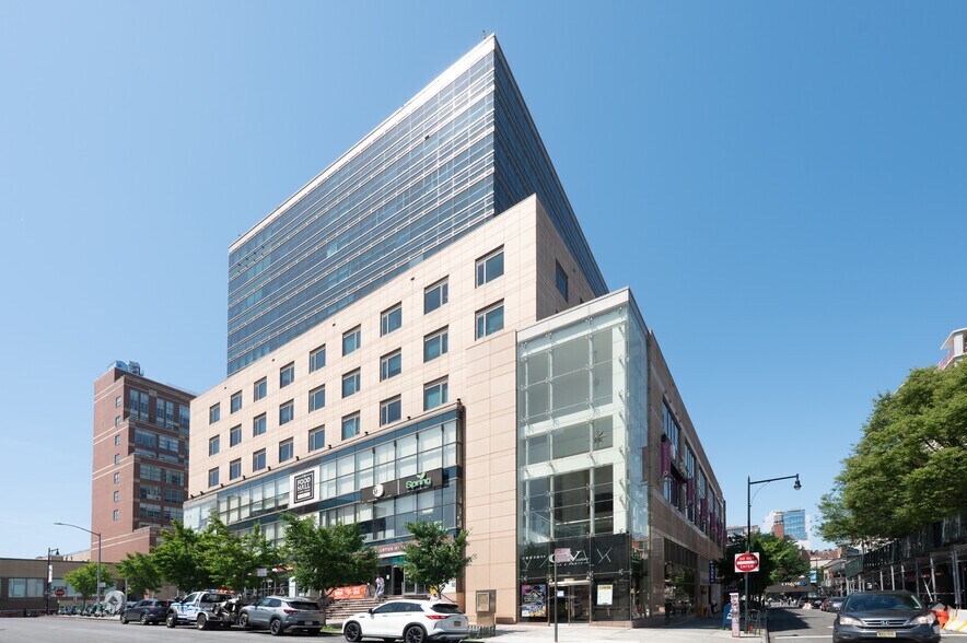 13620 38th Ave, Flushing, NY à vendre - Photo principale – Image 3 sur 7