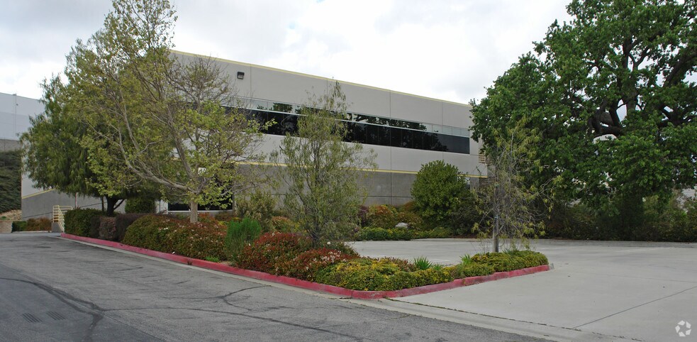 25167-25169 Anza Dr, Valencia, CA à vendre - Photo principale – Image 1 sur 15