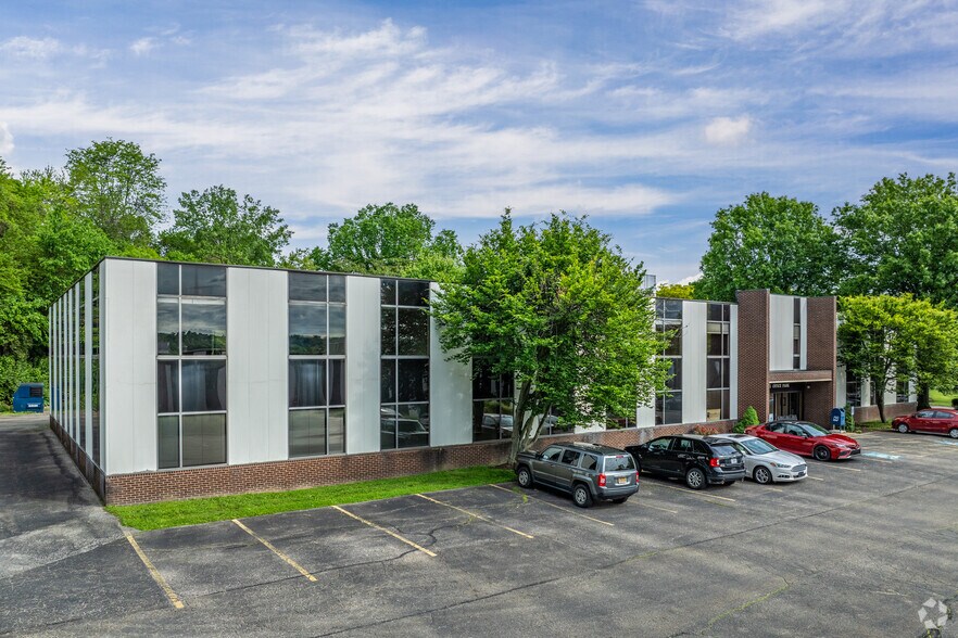 600 N Bell Ave, Carnegie, PA à louer - Photo de l’immeuble – Image 3 sur 11