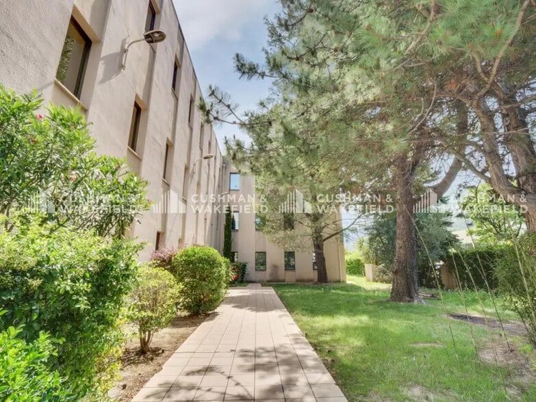 155 Rue Du Dirigeable, Aubagne à louer - Photo de l’immeuble – Image 2 sur 14
