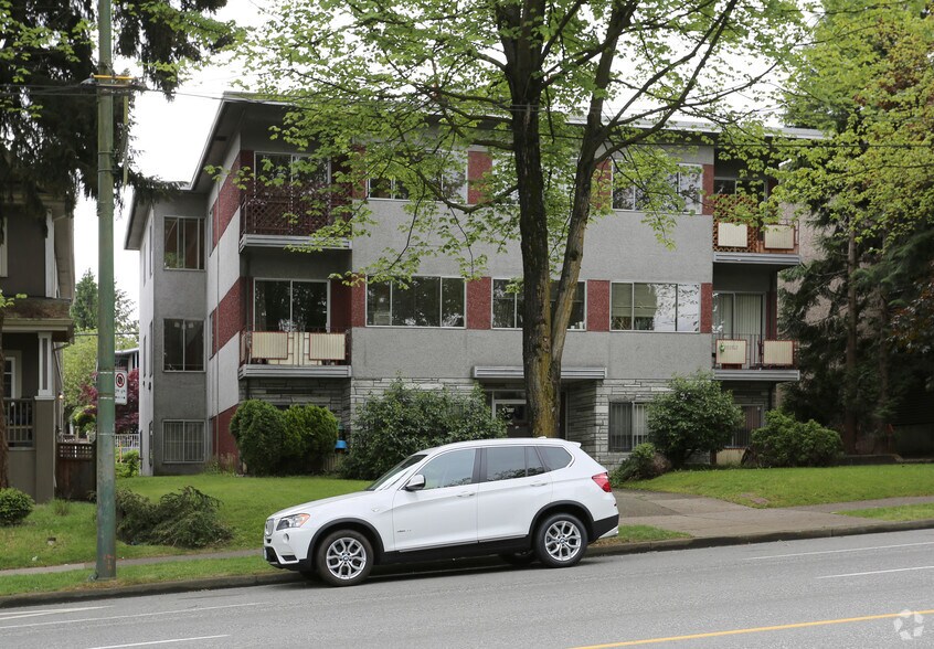 958 E Broadway, Vancouver, BC à vendre - Photo de l’immeuble – Image 2 sur 4