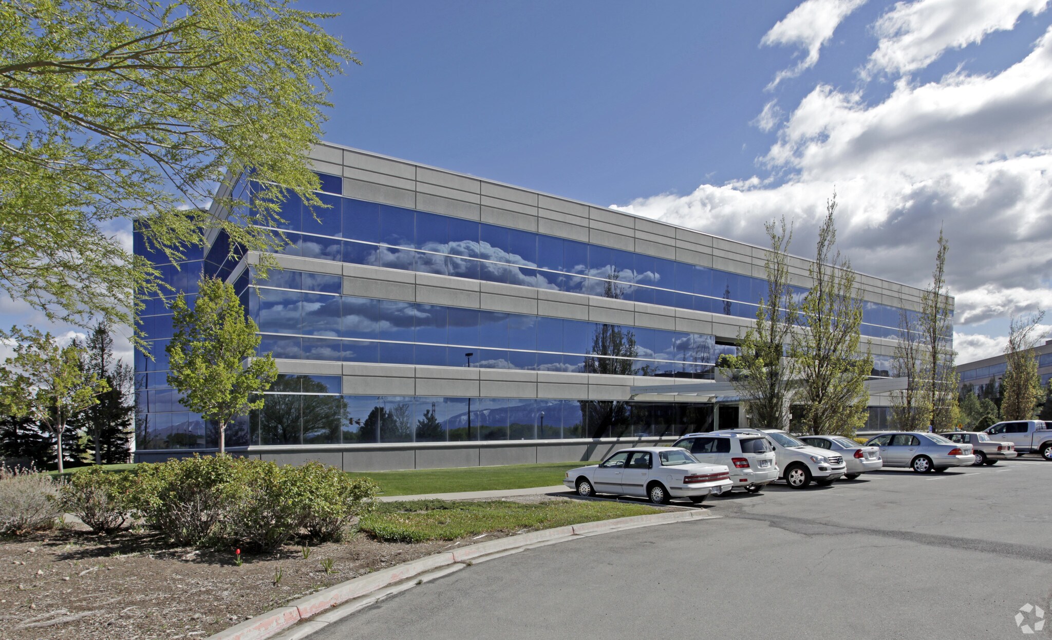 2850 Decker Lake Dr, West Valley, UT à louer Photo principale– Image 1 sur 54