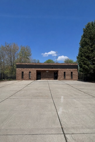Plus de détails pour 808 English Rd, High Point, NC - Bureau à vendre