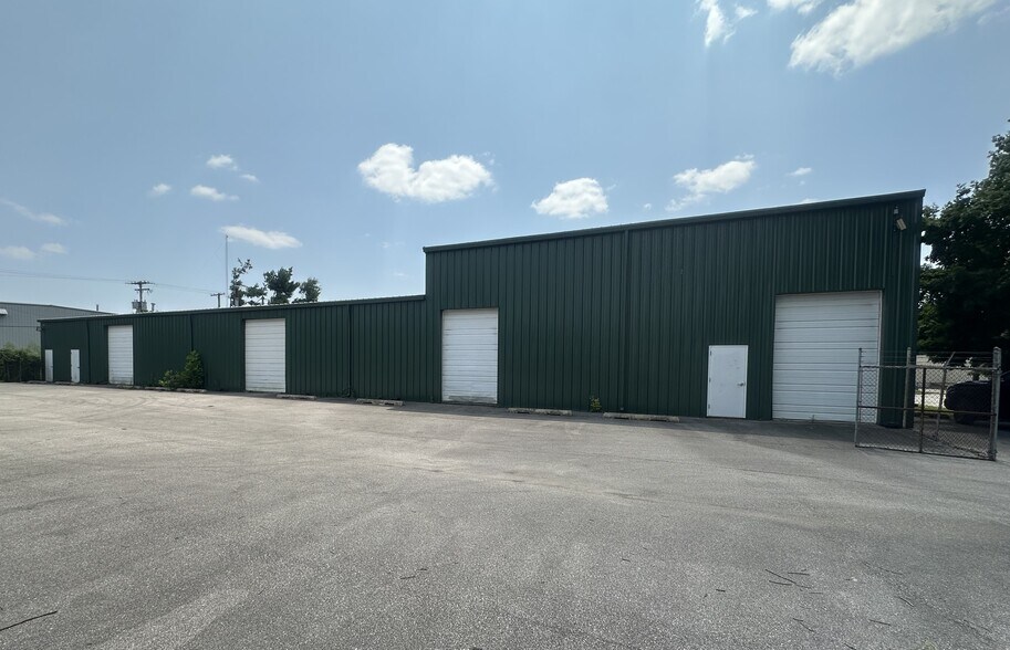 2017 S Yost Ave, Bloomington, IN à louer - Photo de l’immeuble – Image 2 sur 6