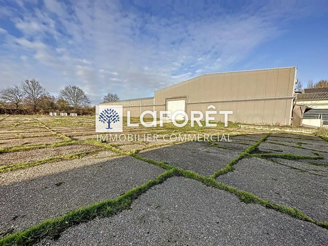 Industriel/Logistique dans La Chartre-sur-le-Loir à vendre Photo de l’immeuble– Image 1 sur 7