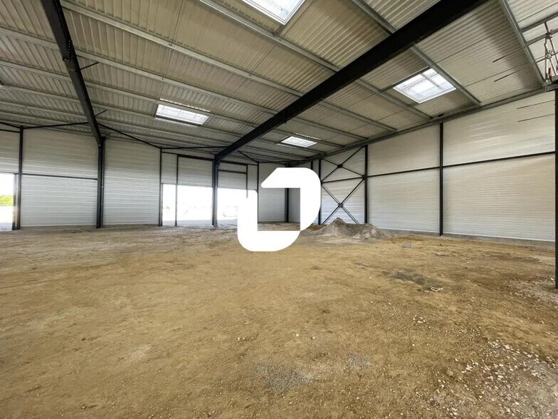 Local d'activités dans Moissy-Cramayel à vendre - Photo de l’immeuble – Image 2 sur 5