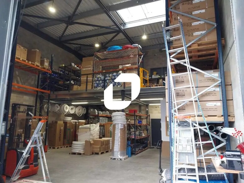 Local d’activités dans Béziers à louer - Photo de l’immeuble – Image 2 sur 21