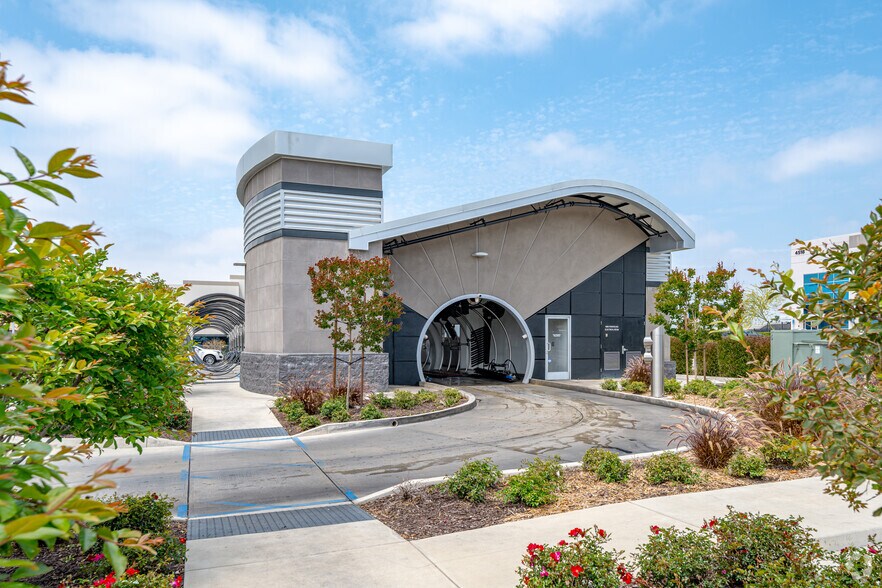10805 Ramona Ave, Montclair, CA à louer - Photo de l’immeuble – Image 3 sur 18