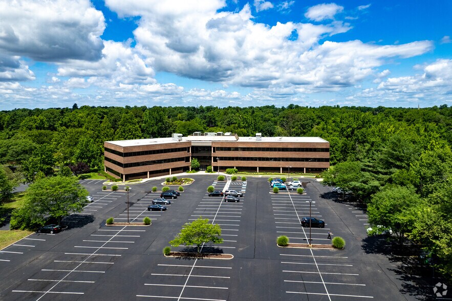224 Strawbridge Dr, Moorestown, NJ à louer - Photo de l’immeuble – Image 2 sur 6