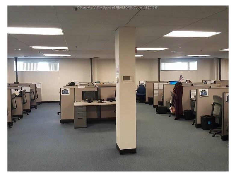 408 Leon Sullivan Way, Charleston, WV à louer - Photo intérieure – Image 2 sur 25