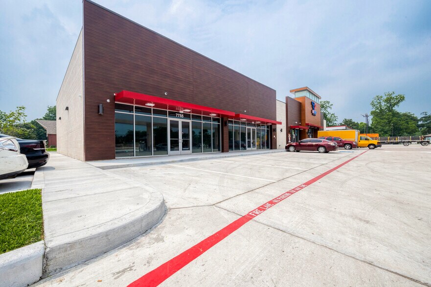 7755 N Wayside Dr, Houston, TX à louer - Photo de l’immeuble – Image 3 sur 32