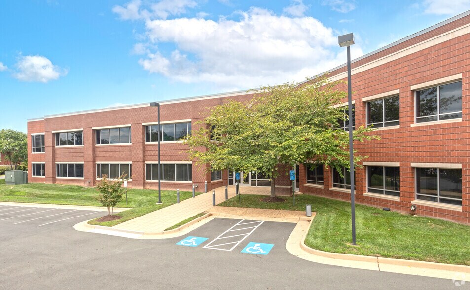 4530 Walney Rd, Chantilly, VA à louer - Photo de l’immeuble – Image 3 sur 5