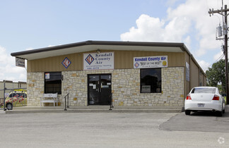 Plus de détails pour 136 Industrial Dr, Boerne, TX - Industriel/Logistique à louer