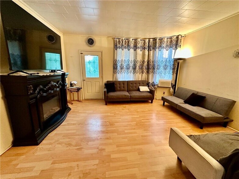 905 Albany St, Utica, NY à vendre - Photo de l’immeuble – Image 3 sur 14
