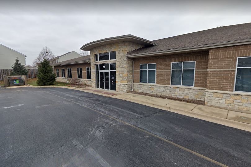 82 Miller Dr, North Aurora, IL à louer - Photo de l’immeuble – Image 2 sur 5