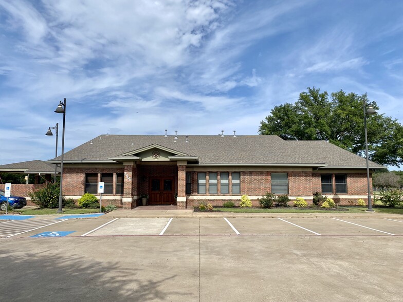 2001 Timber Creek Rd, Flower Mound, TX à louer - Photo de l’immeuble – Image 1 sur 7