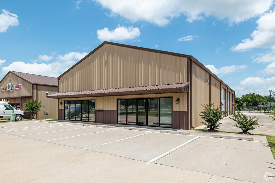 8810-8880 S Sunnylane Rd portefeuille de 7 biens à vendre sur LoopNet.fr - Photo de l’immeuble – Image 1 sur 27