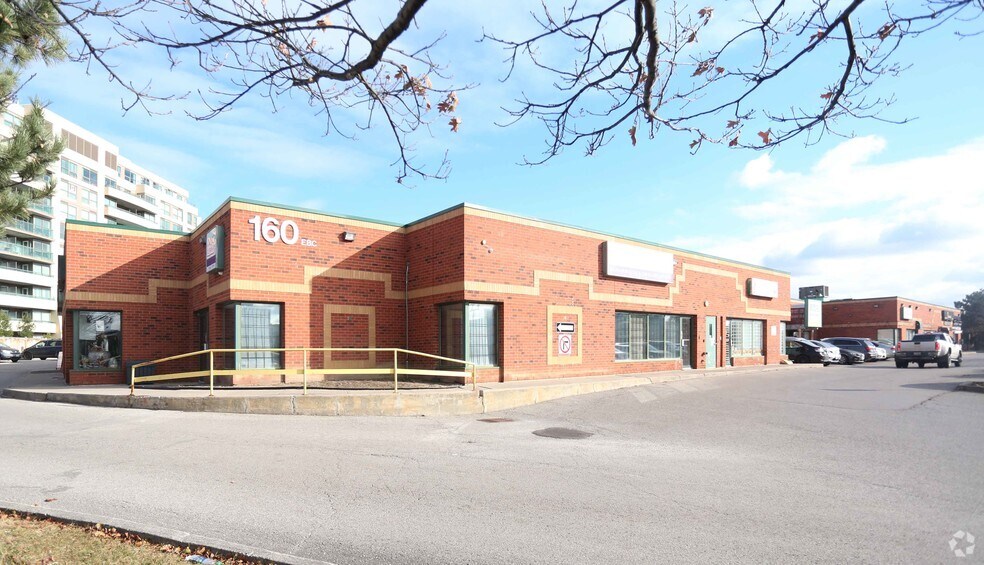 160 E Beaver Creek Rd, Richmond Hill, ON à vendre - Photo de l’immeuble – Image 2 sur 5