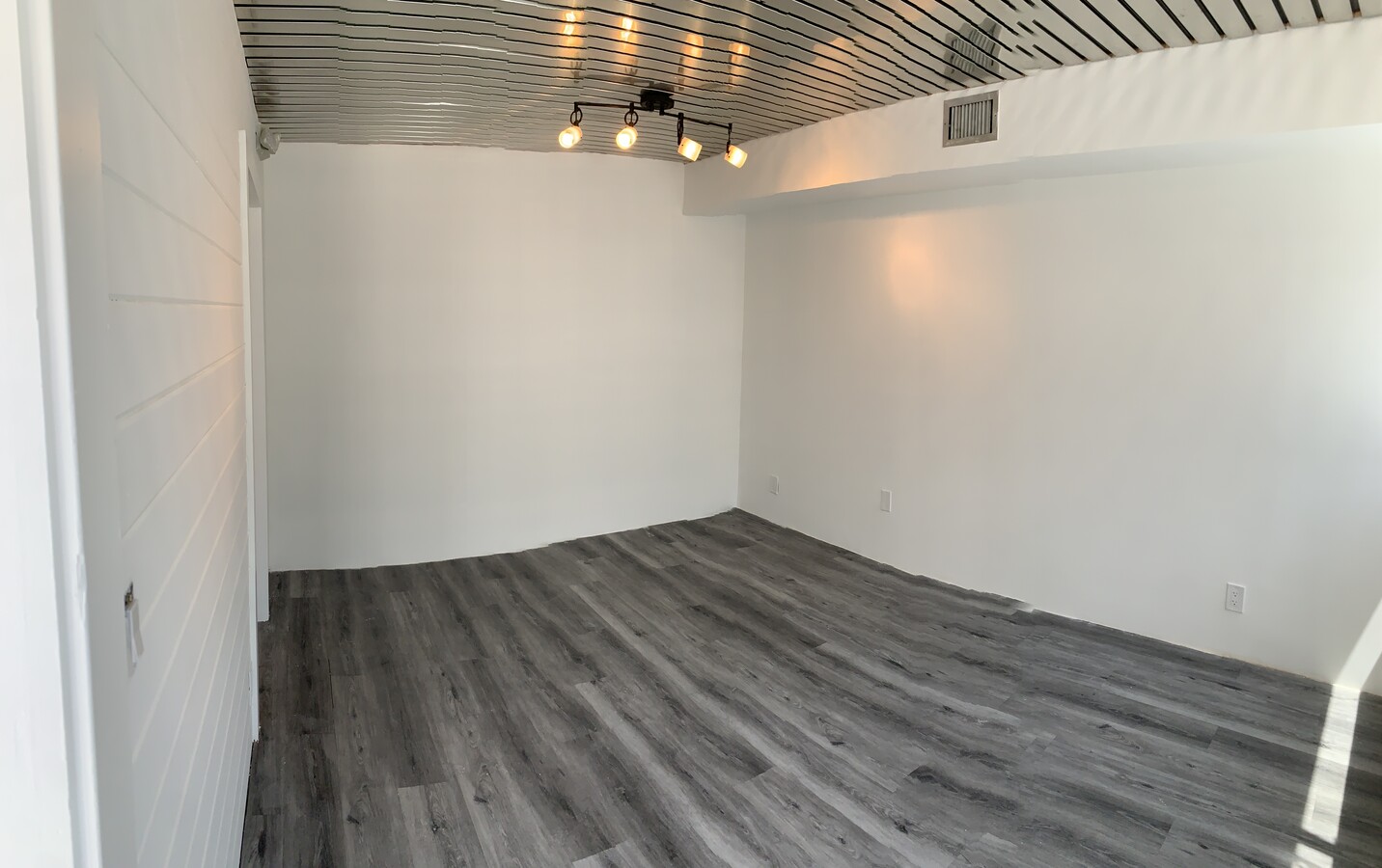 14200-14238 SW 136th St, Miami, FL 33186 - Lot 14232 -  - Photo intérieure - Image 1 of 10