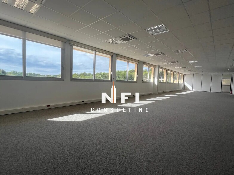 Bureau dans Valbonne à louer - Photo de l’immeuble – Image 1 sur 7