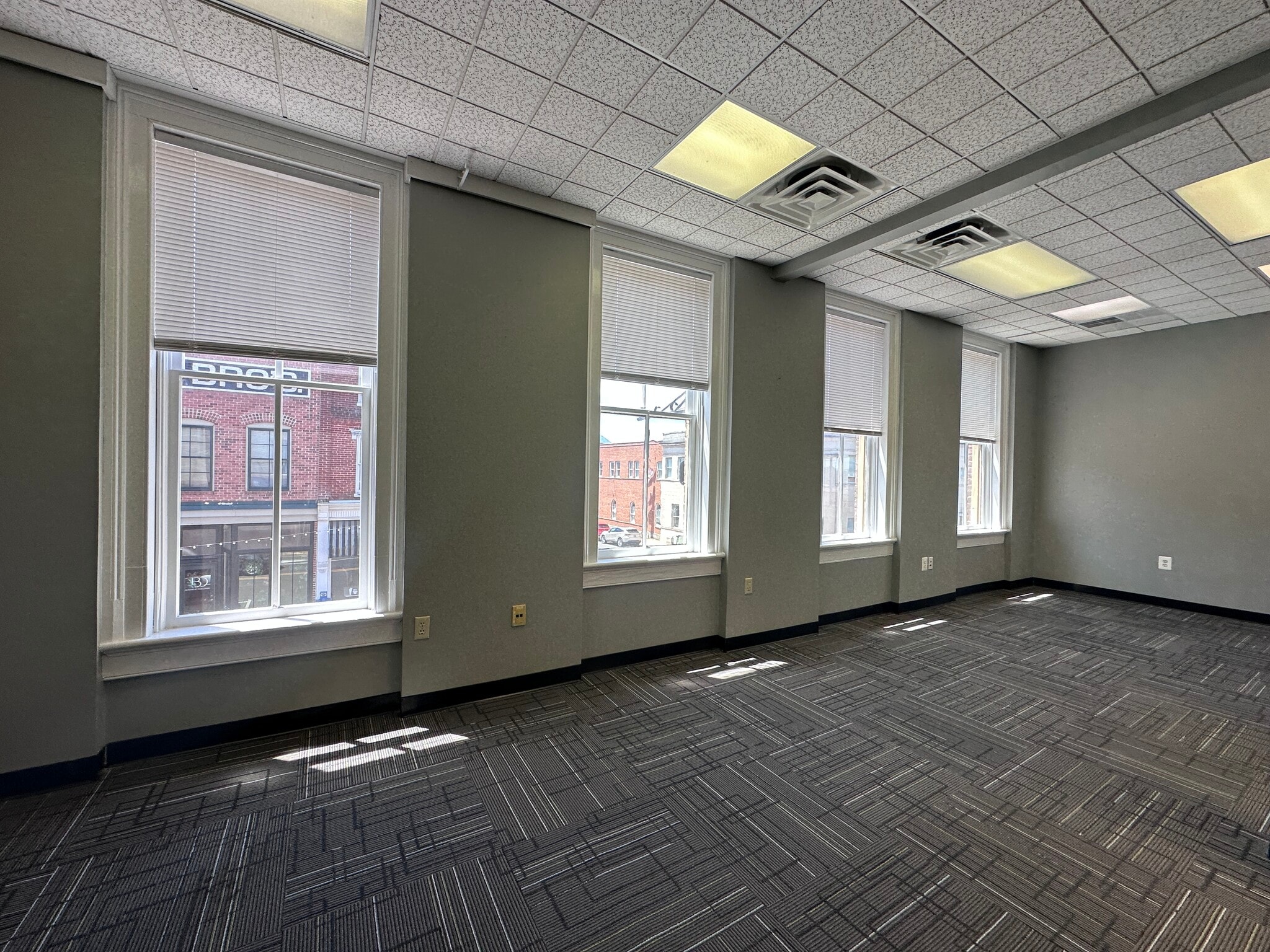 105 N Main St, Culpeper, VA à louer Photo intérieure– Image 1 sur 7