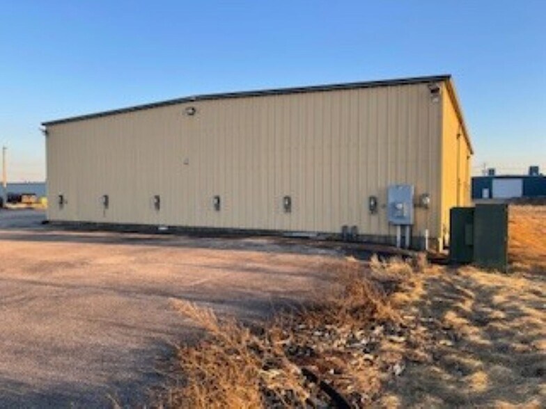 1604 Schwan Dr, Mendota, IL à vendre - Photo de l’immeuble – Image 2 sur 11