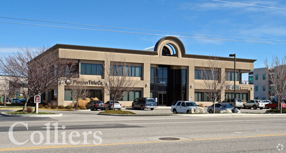 5680 E Franklin Rd, Nampa, ID à louer - Photo de l’immeuble – Image 1 sur 3