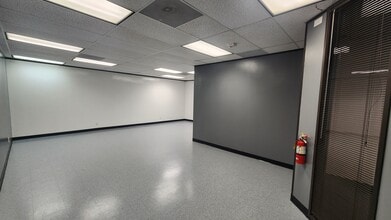 4545 Fuller Dr, Irving, TX à louer Photo intérieure– Image 2 sur 6