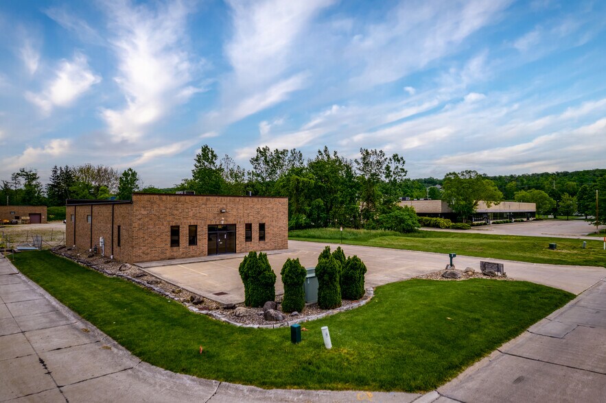 9552 York Alpha Dr, North Royalton, OH à vendre - Photo de l’immeuble – Image 3 sur 43