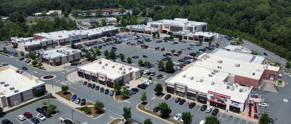5th St, Charlottesville, VA à louer - Photo de l’immeuble – Image 1 sur 39