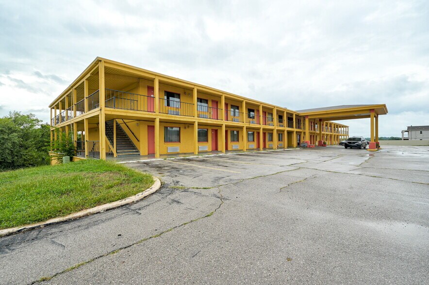 1400 NE 63rd St, Oklahoma City, OK à vendre - Photo de l’immeuble – Image 2 sur 23