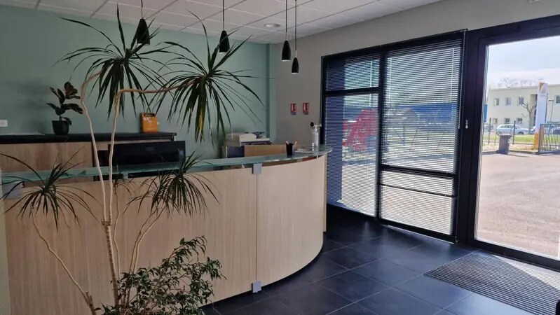 Bureau dans Châtenoy-en-Bresse à louer - Hall d’entrée – Image 3 sur 11