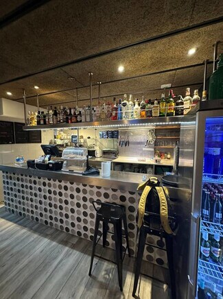Plus de détails pour Local commercial à louer