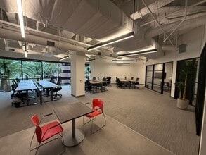 3070 Bristol St, Costa Mesa, CA à louer Photo intérieure– Image 1 sur 4