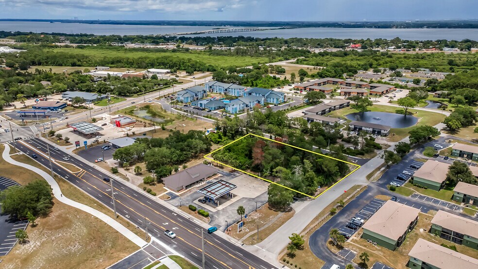 Clearlake Rd, Cocoa, FL à vendre - Photo principale – Image 1 sur 7