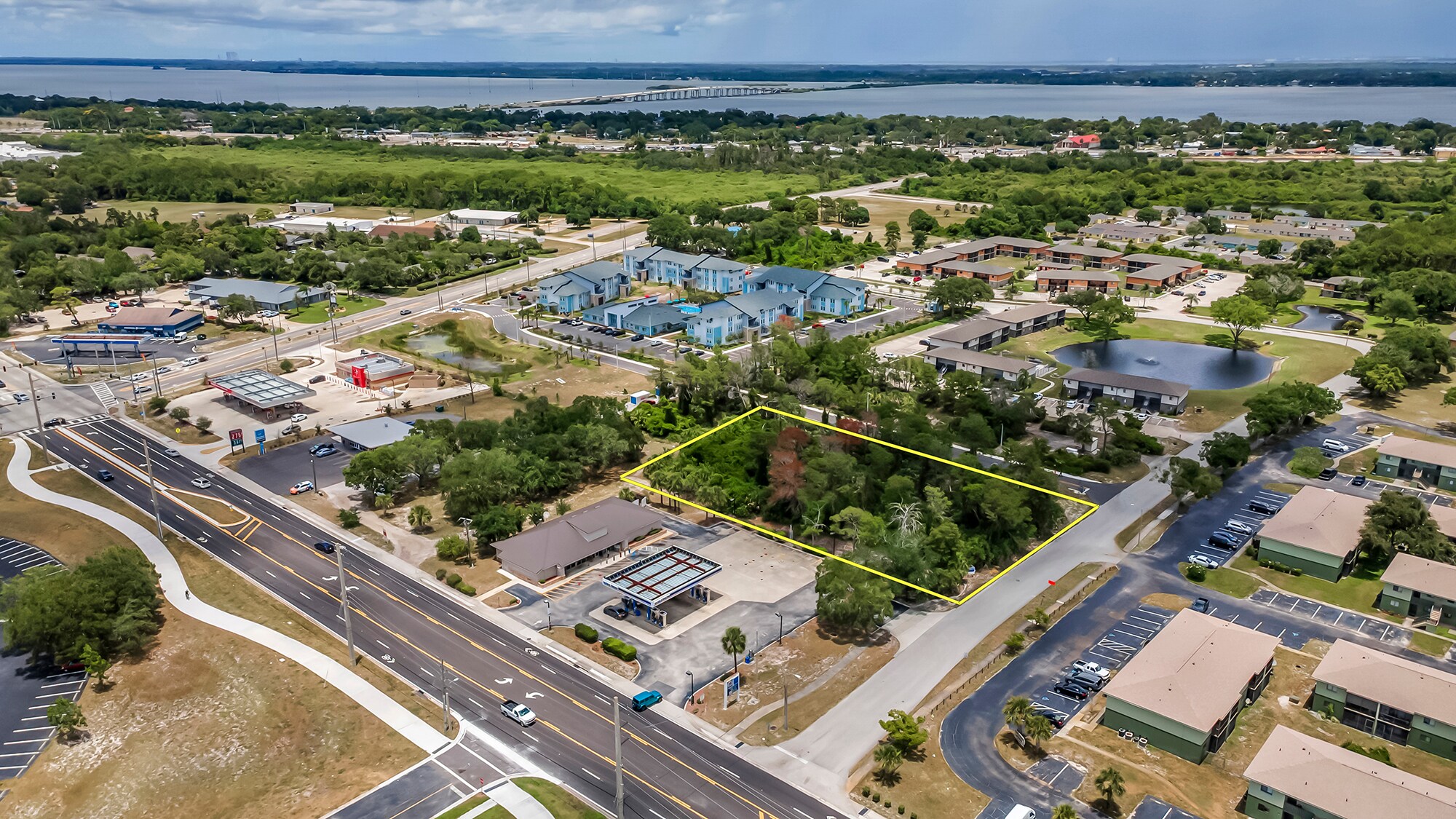 Clearlake Rd, Cocoa, FL à vendre Photo principale– Image 1 sur 8