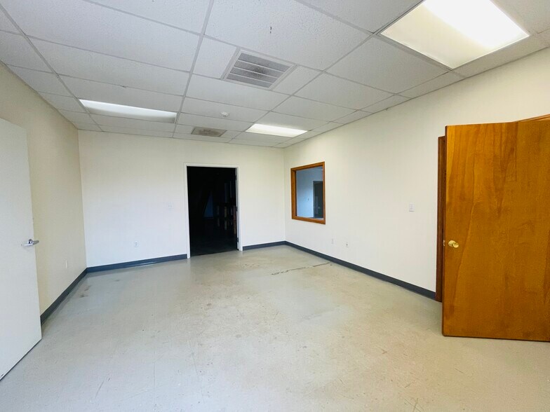 1201 Deadra Dr, Lebanon, MO à louer - Photo de l’immeuble – Image 3 sur 12