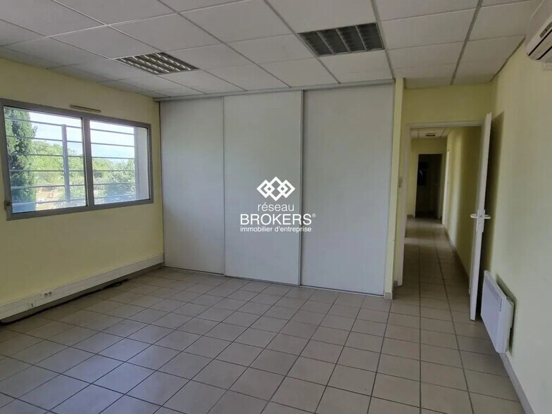 Bureau dans Lunel à louer - Photo de l’immeuble – Image 1 sur 6