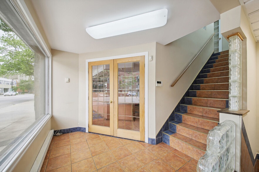 170 Rue Jarry E, Montréal, QC à louer - Hall d’entrée – Image 2 sur 25