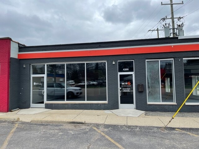4314-4320 Rochester Rd, Royal Oak, MI à louer - Photo de l’immeuble – Image 3 sur 14