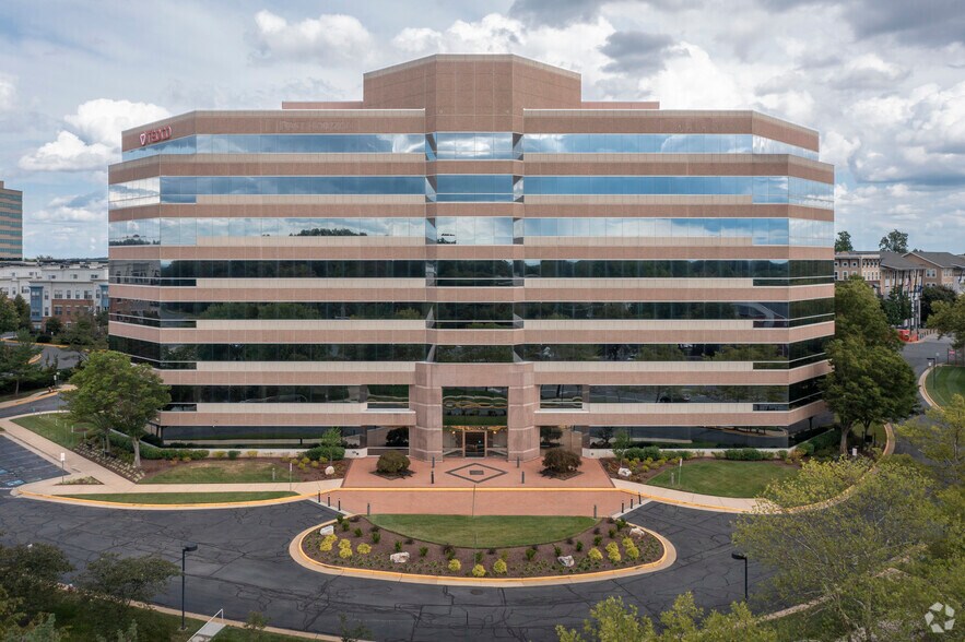 12150 Monument Dr, Fairfax, VA à louer - Photo de l’immeuble – Image 2 sur 18