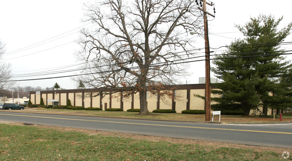 777 Brook St, Rocky Hill, CT à louer - Photo de l’immeuble – Image 3 sur 7
