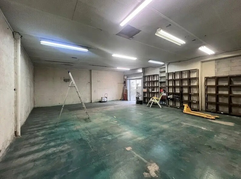 Industriel/Logistique dans Nice à vendre - Photo de l’immeuble – Image 3 sur 4