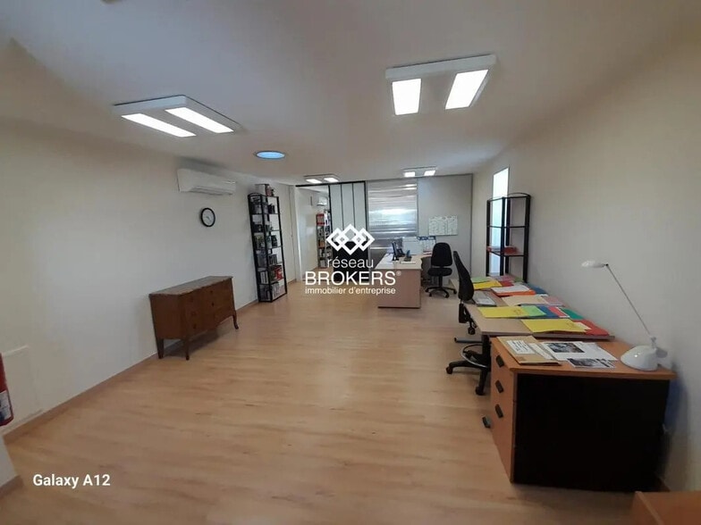 Bureau dans SAINT-DENIS-DE-L'HOTEL à louer - Photo intérieure – Image 2 sur 15